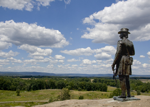 Photo of Governour K. Warren overlooking Gettysburg