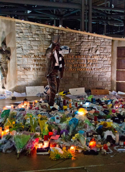 Flowers at Joe Paterno memorial